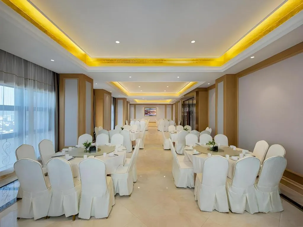 Vienna Hotel Shaanxi Hanzhong Central Square High-Speed Railway Station