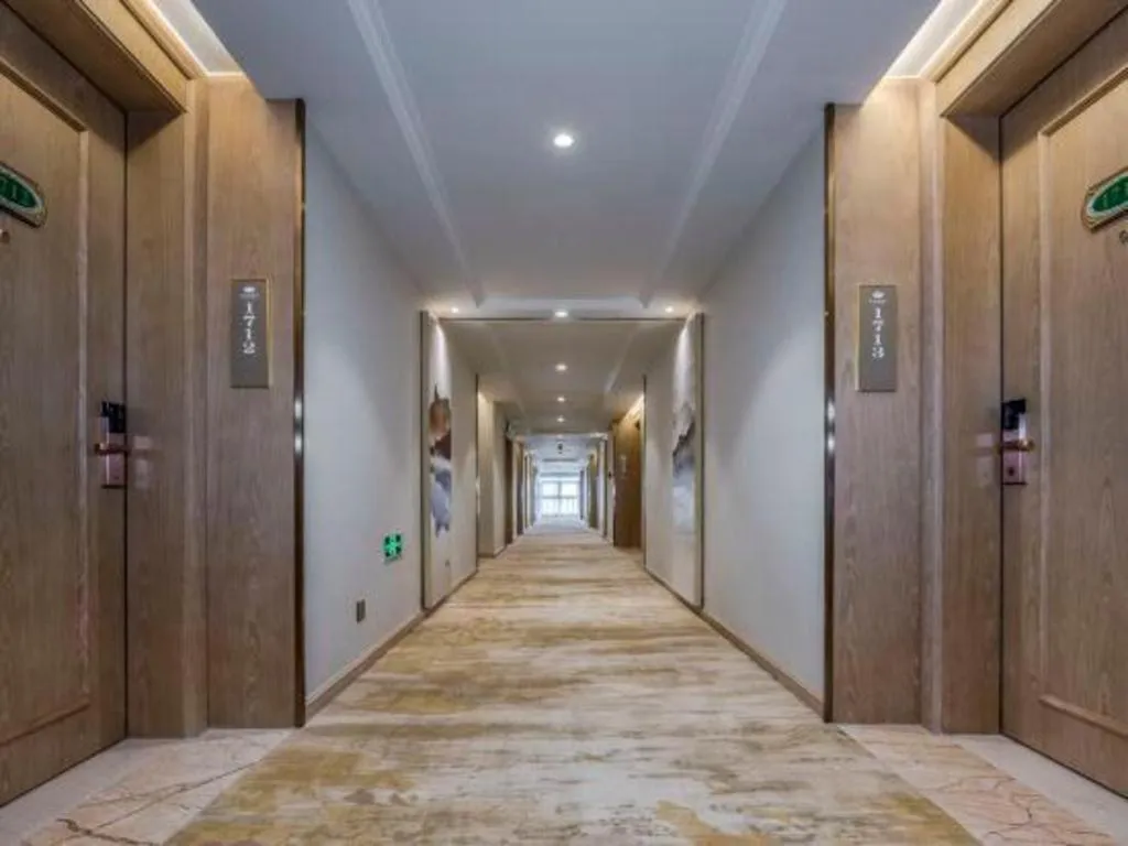 Vienna Hotel Shaanxi Hanzhong Central Square High-Speed Railway Station