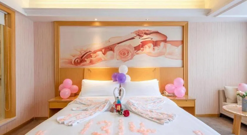 Bed in Vienna Hotel Guangzhou North Station Huaguoshan Metro Station