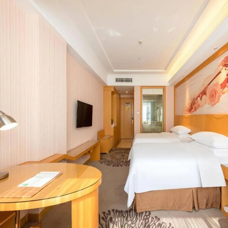 Bed in Vienna Hotel Guangzhou North Station Huaguoshan Metro Station