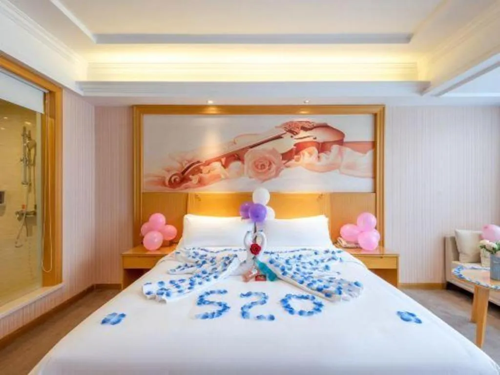 Bed in Vienna Hotel Guangzhou North Station Huaguoshan Metro Station