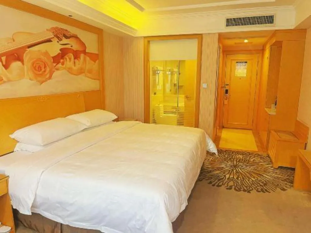 Bed in Vienna Hotel Guangzhou North Station Huaguoshan Metro Station