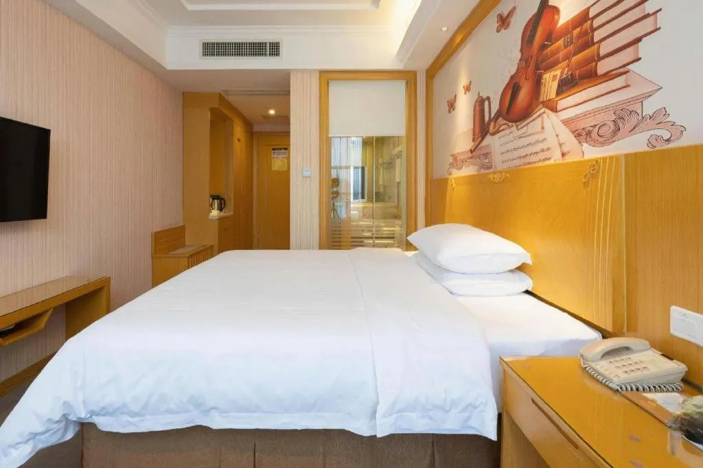 Bed in Vienna Hotel Guangzhou North Station Huaguoshan Metro Station