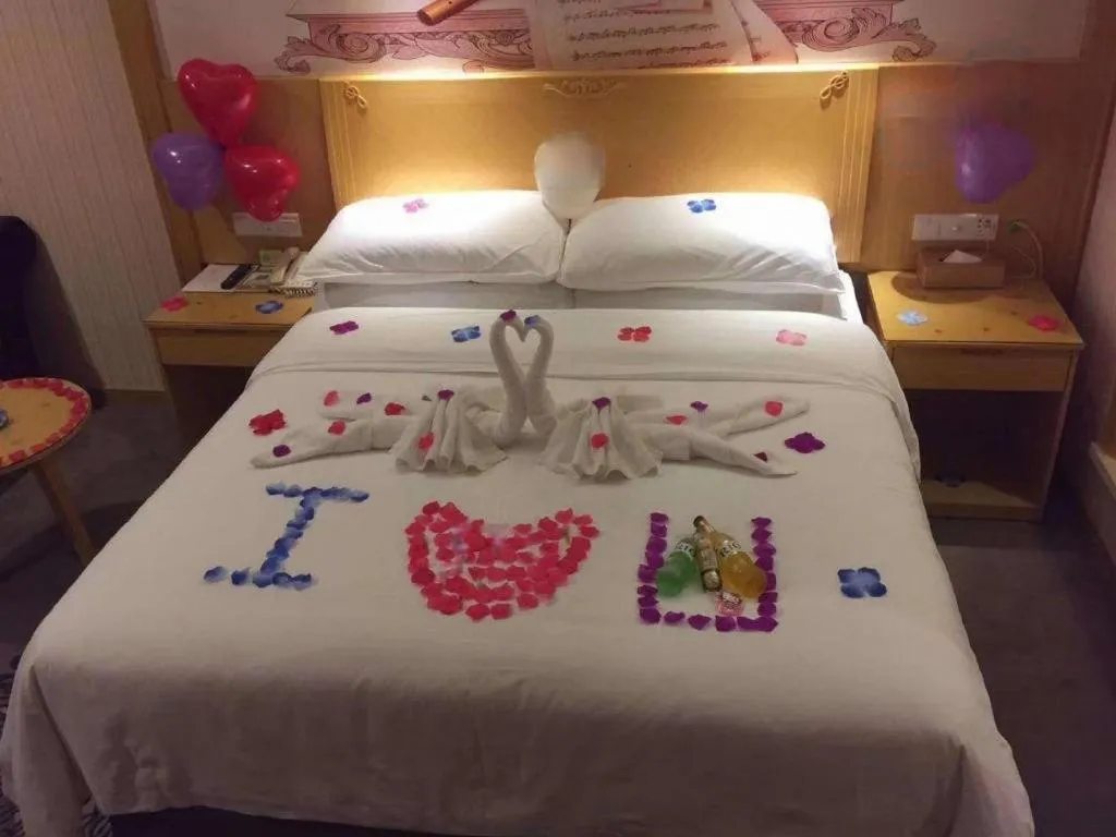 Bed in Vienna Hotel Guangzhou North Station Huaguoshan Metro Station