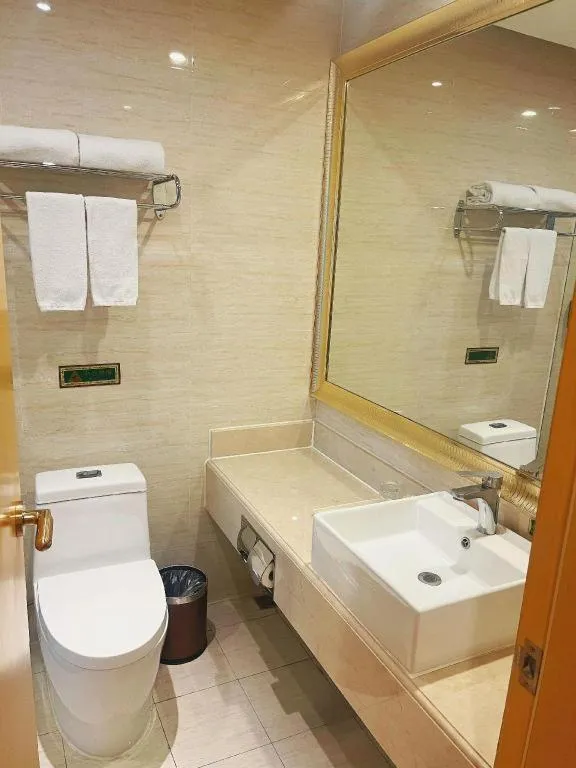 Vienna Hotel Guangzhou North Station Huaguoshan Metro Station