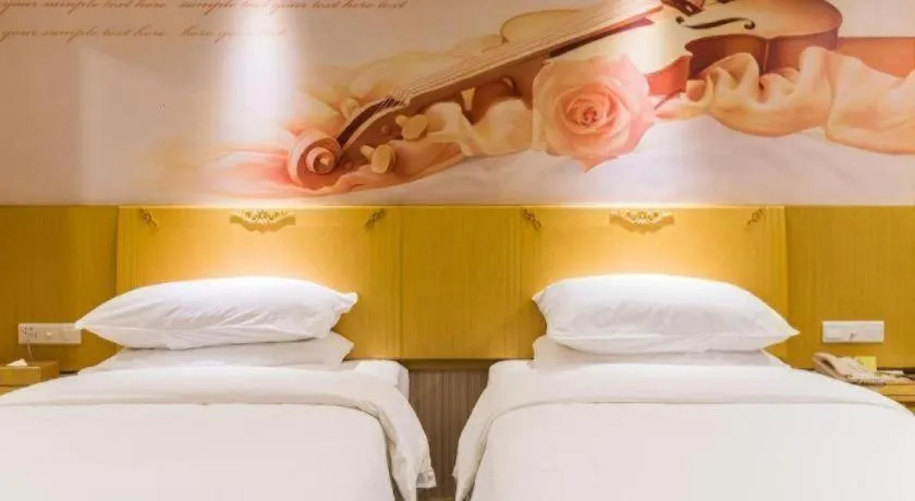 Bed in Vienna Hotel Guangzhou North Station Huaguoshan Metro Station