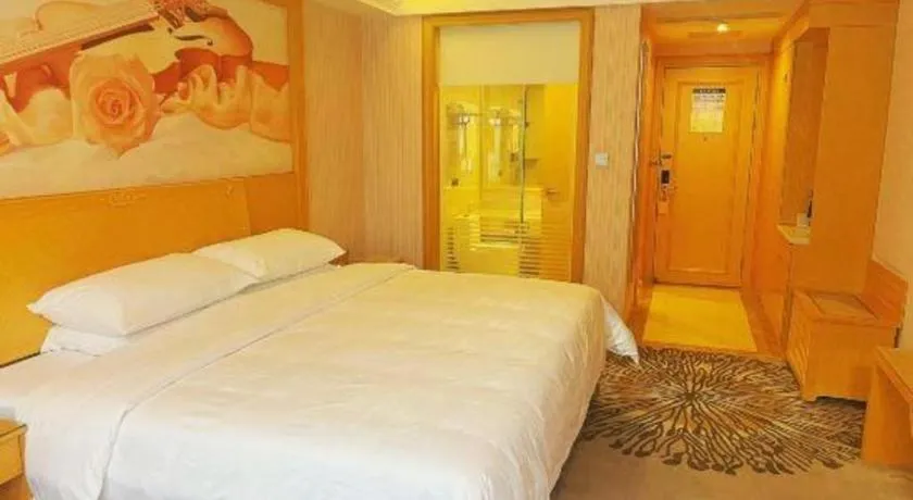 Bed in Vienna Hotel Guangzhou North Station Huaguoshan Metro Station
