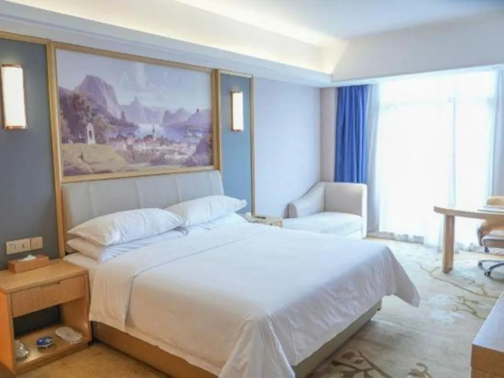 Bed in Vienna Hotel Guangdong Zhongshan South Area Passenger Station