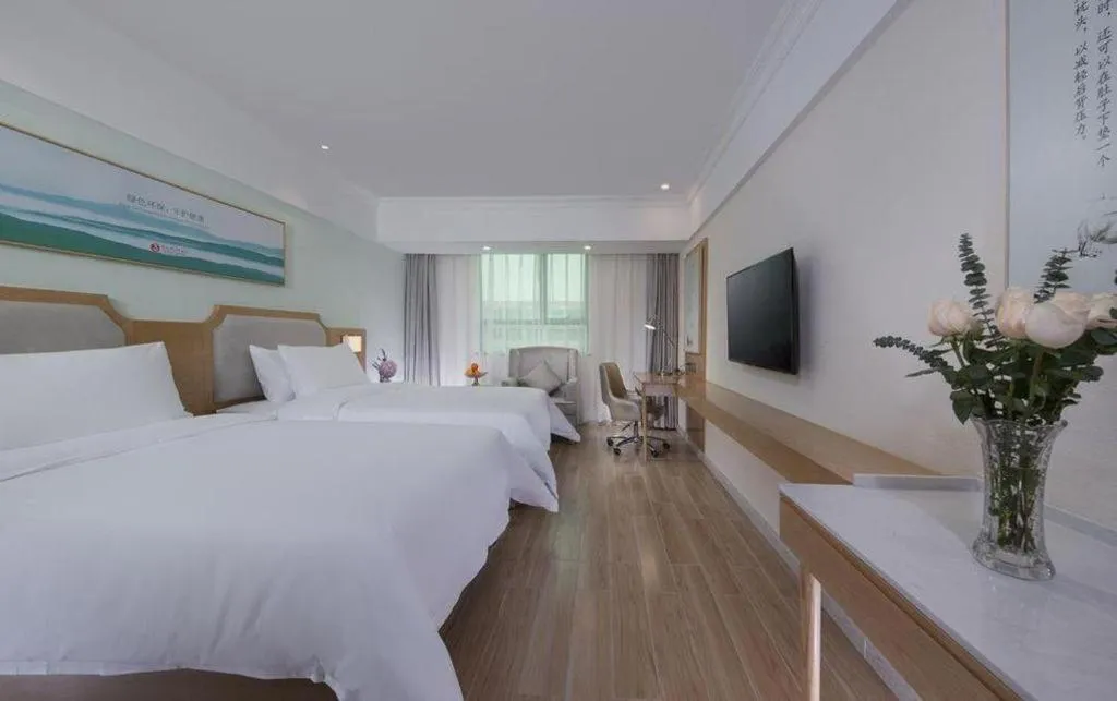 Bed in Vienna Hotel Guangdong Foshan Shunde Longjiang Material City