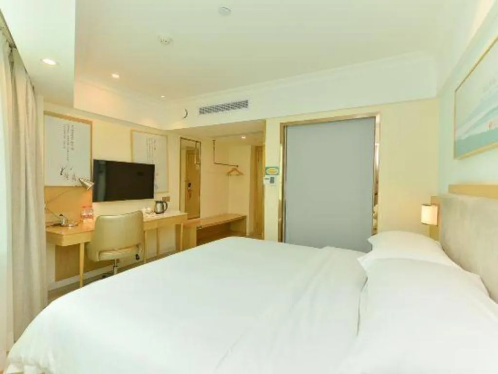 Bed in Vienna Hotel Guangdong Foshan Shunde Longjiang Material City