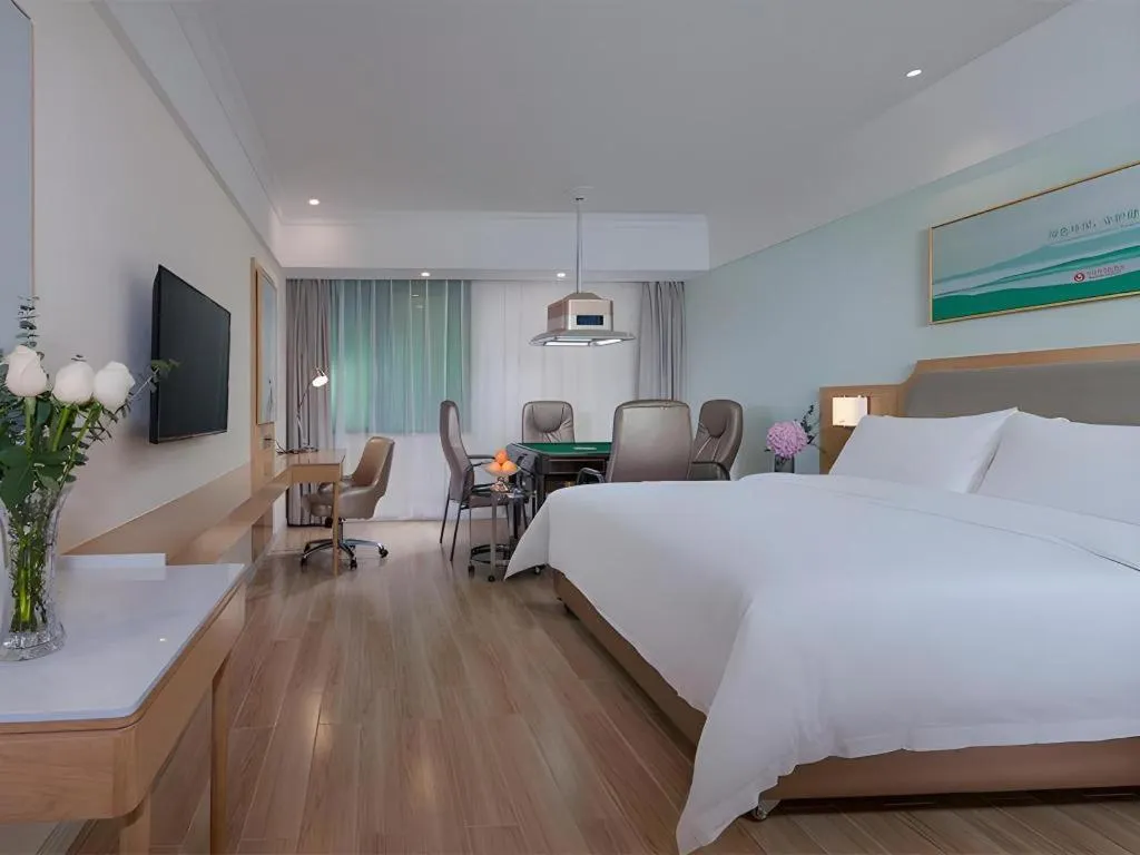 Bed in Vienna Hotel Guangdong Foshan Shunde Longjiang Material City