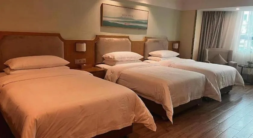 Bed in Vienna Hotel Guangdong Foshan Shunde Longjiang Material City