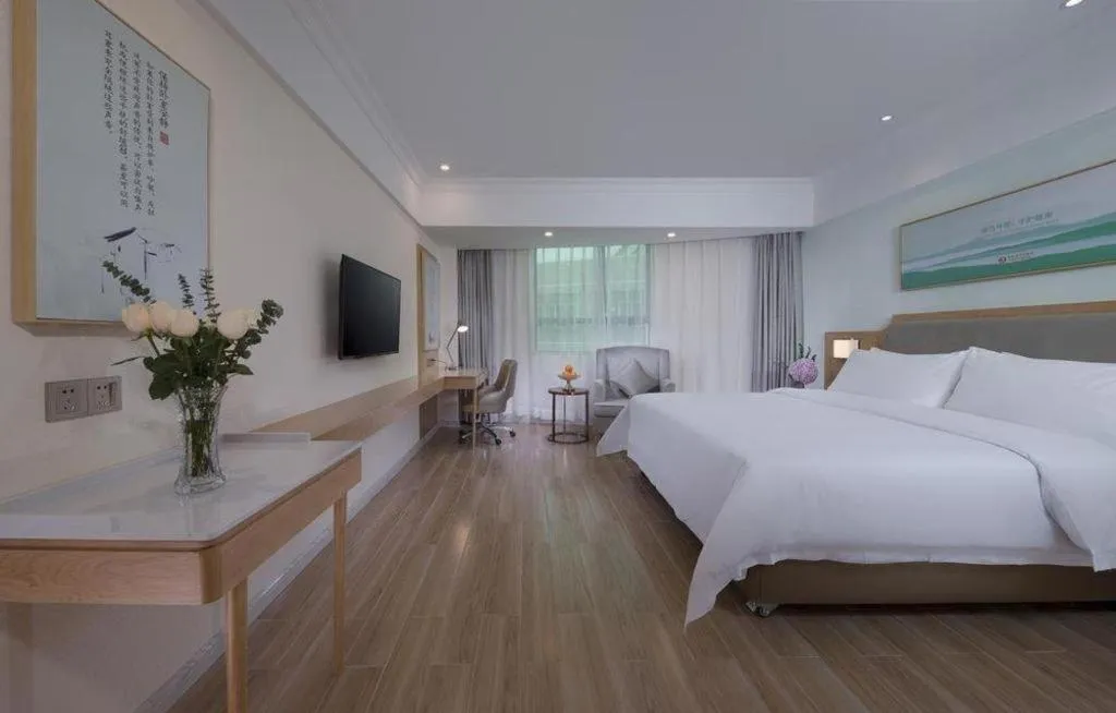 Bed in Vienna Hotel Guangdong Foshan Shunde Longjiang Material City