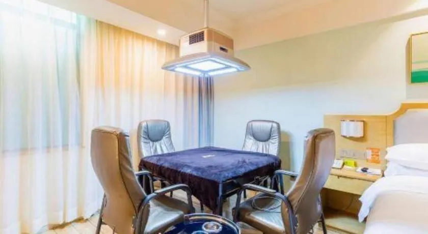 Bed in Vienna Hotel Guangdong Foshan Shunde Longjiang Material City