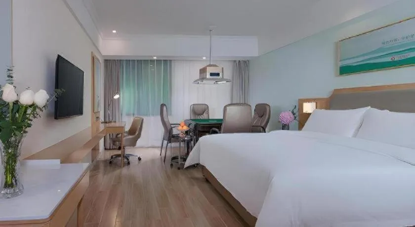 Bed in Vienna Hotel Guangdong Foshan Shunde Longjiang Material City