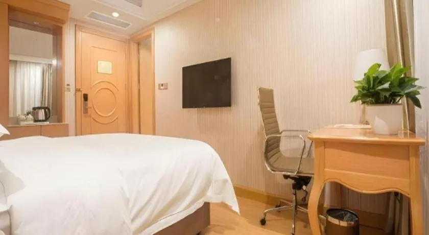 Bed in Vienna Hotel Shanghai Hongqiao National Exhibition Cente Sijing Metro Station