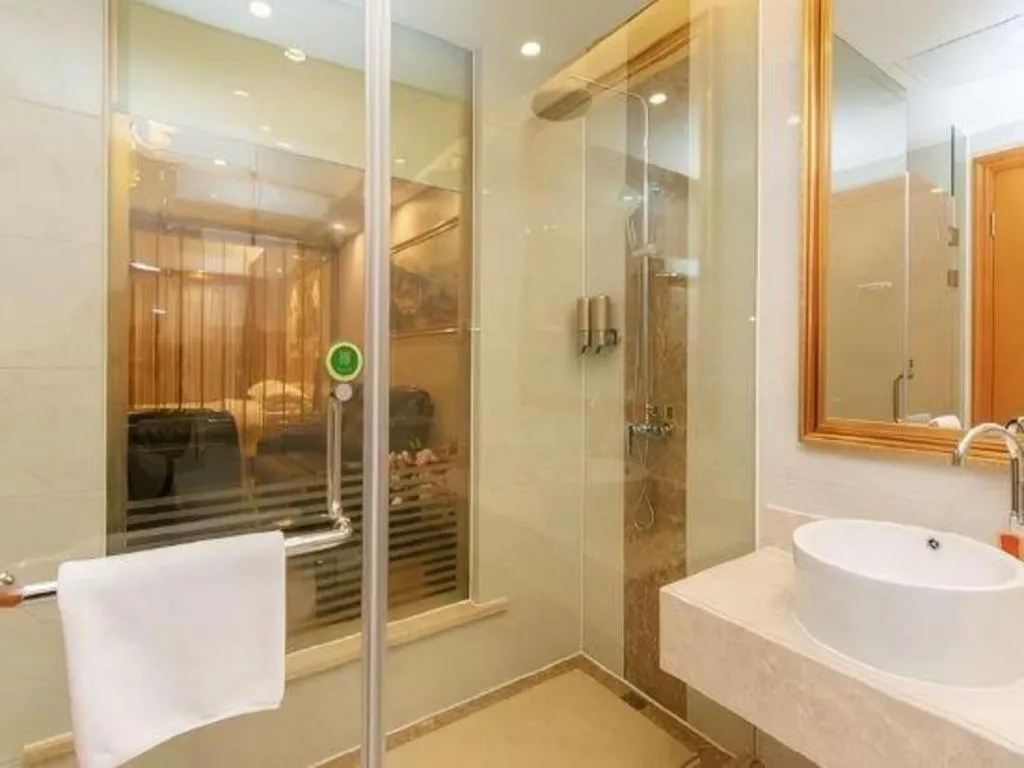 Vienna Hotel Shanghai Hongqiao National Exhibition Cente Sijing Metro Station