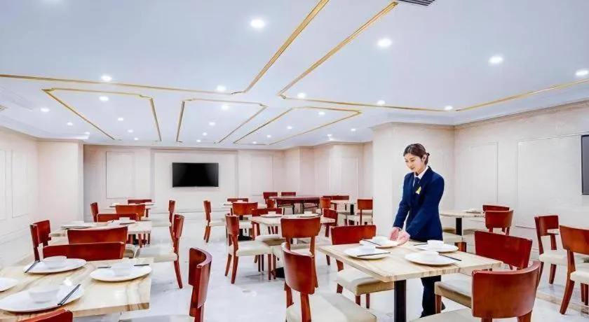 Vienna Hotel Shanghai Hongqiao National Exhibition Cente Sijing Metro Station