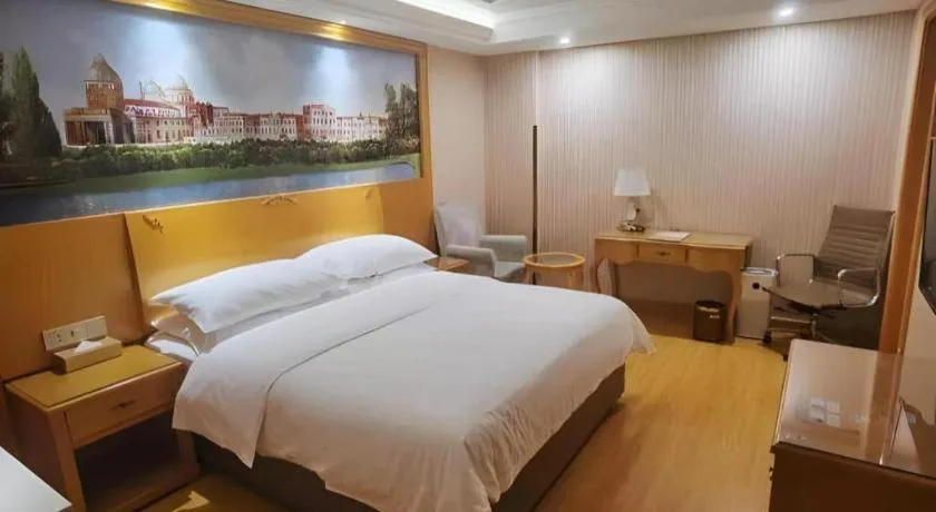 Bed in Vienna Hotel Shanghai Hongqiao National Exhibition Cente Sijing Metro Station
