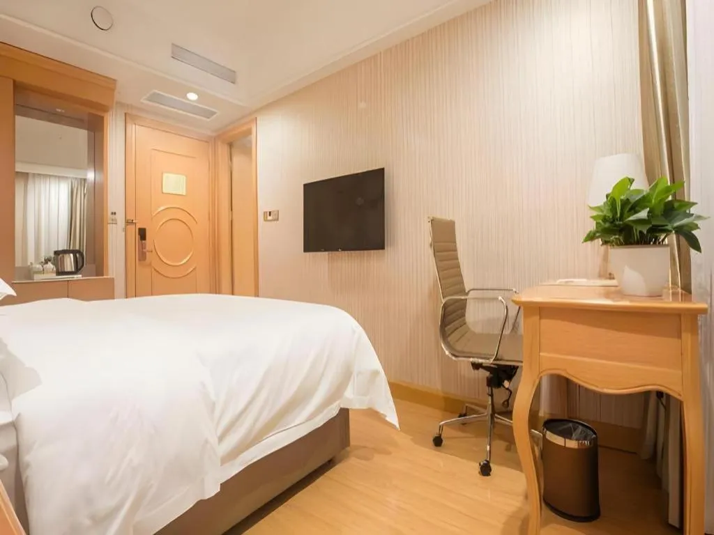 Bed in Vienna Hotel Shanghai Hongqiao National Exhibition Cente Sijing Metro Station