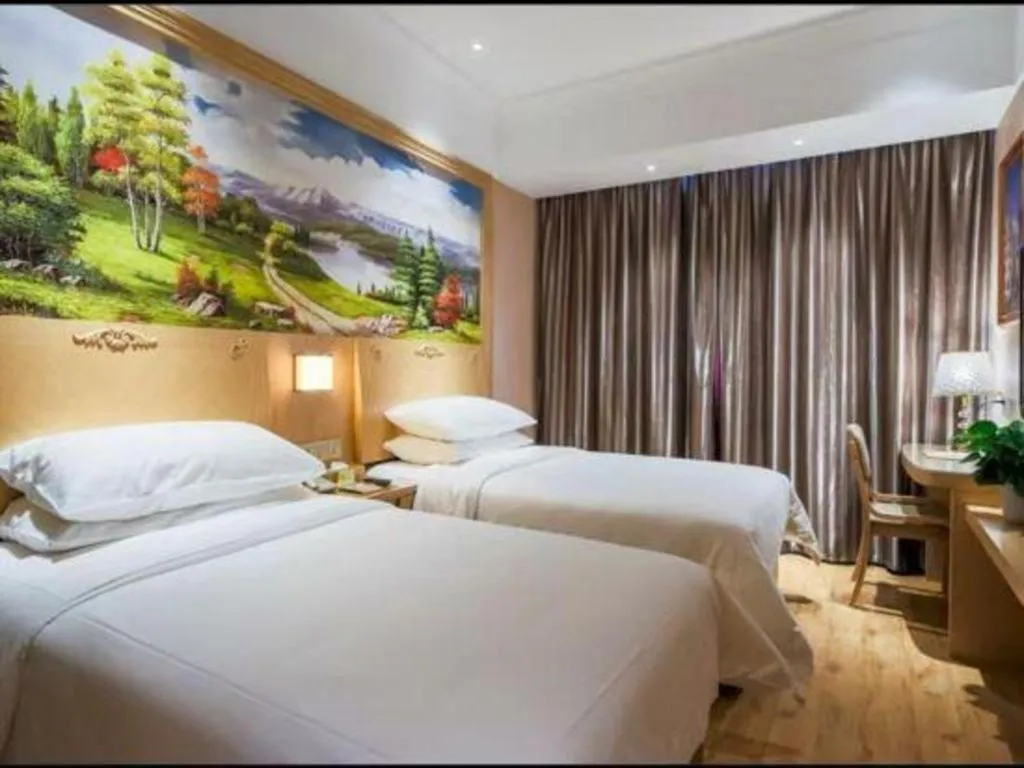 Bed in Vienna Hotel Shanghai Hongqiao National Exhibition Cente Sijing Metro Station