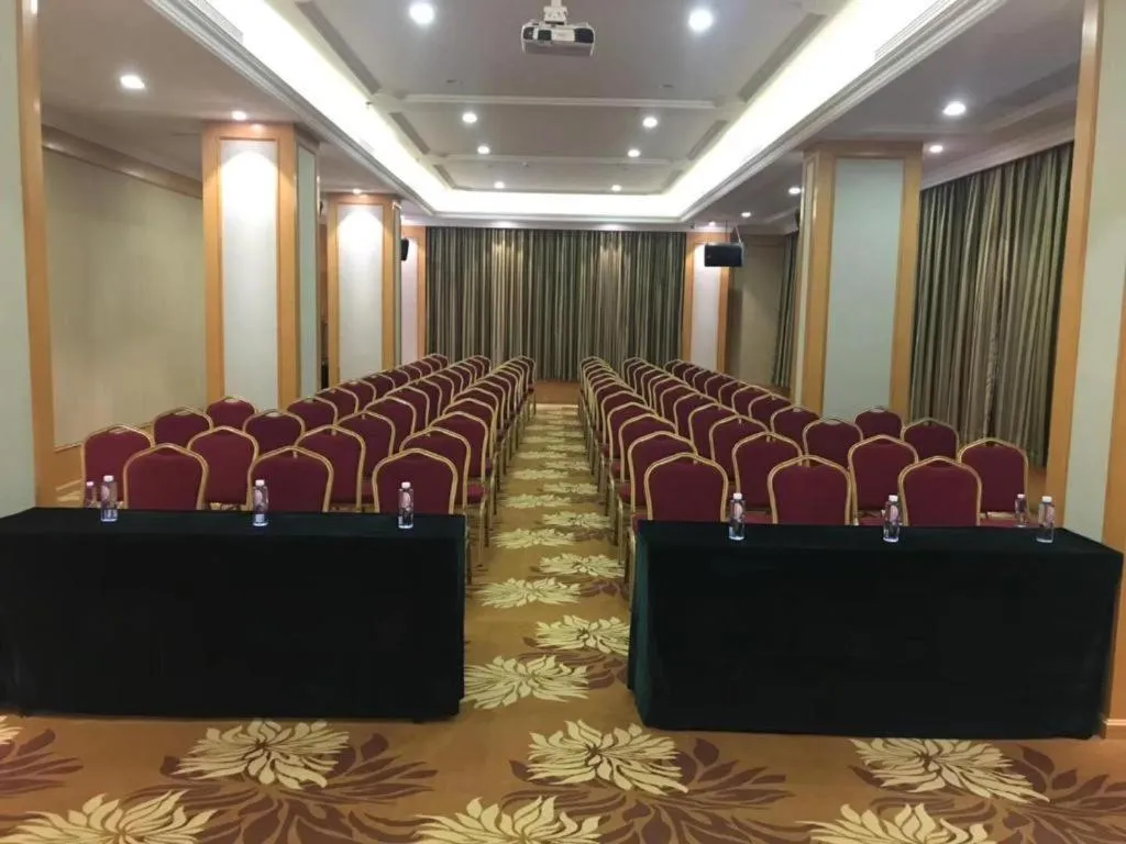Vienna Hotel Guangdong Shaoguan Renhua Danxiashan County Center