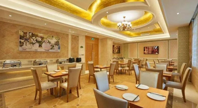 Vienna Hotel Guangdong Zhaoqing Sihui Center Jade Expo Market