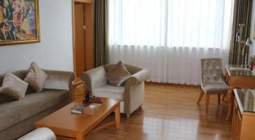 Vienna Hotel Guangdong Zhaoqing Sihui Center Jade Expo Market