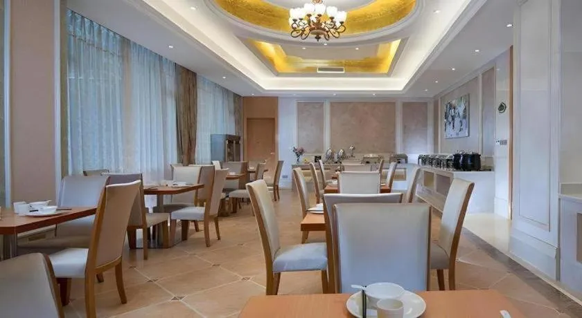 Vienna Hotel Guangdong Zhaoqing Sihui Center Jade Expo Market