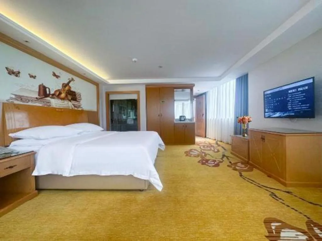 Bed in Vienna Hotel Guangdong Zhaoqing Sihui Center Jade Expo Market