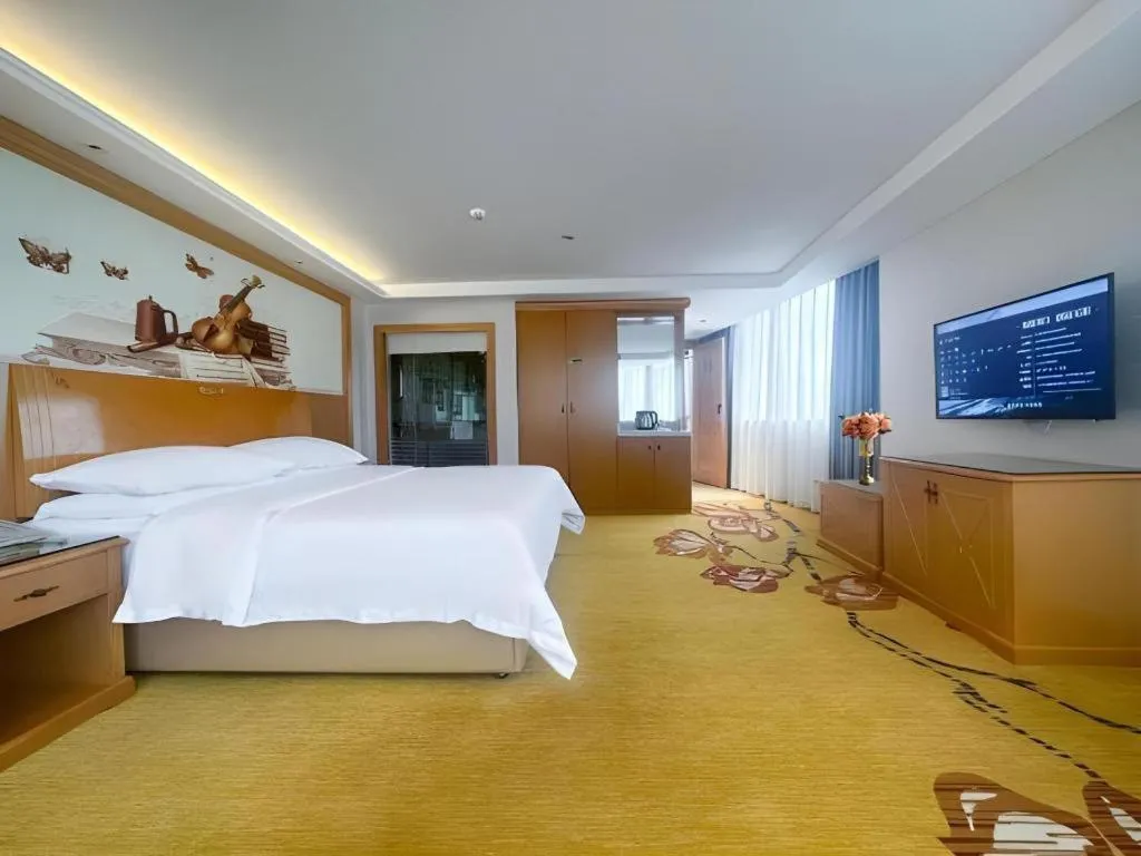 Bed in Vienna Hotel Guangdong Zhaoqing Sihui Center Jade Expo Market