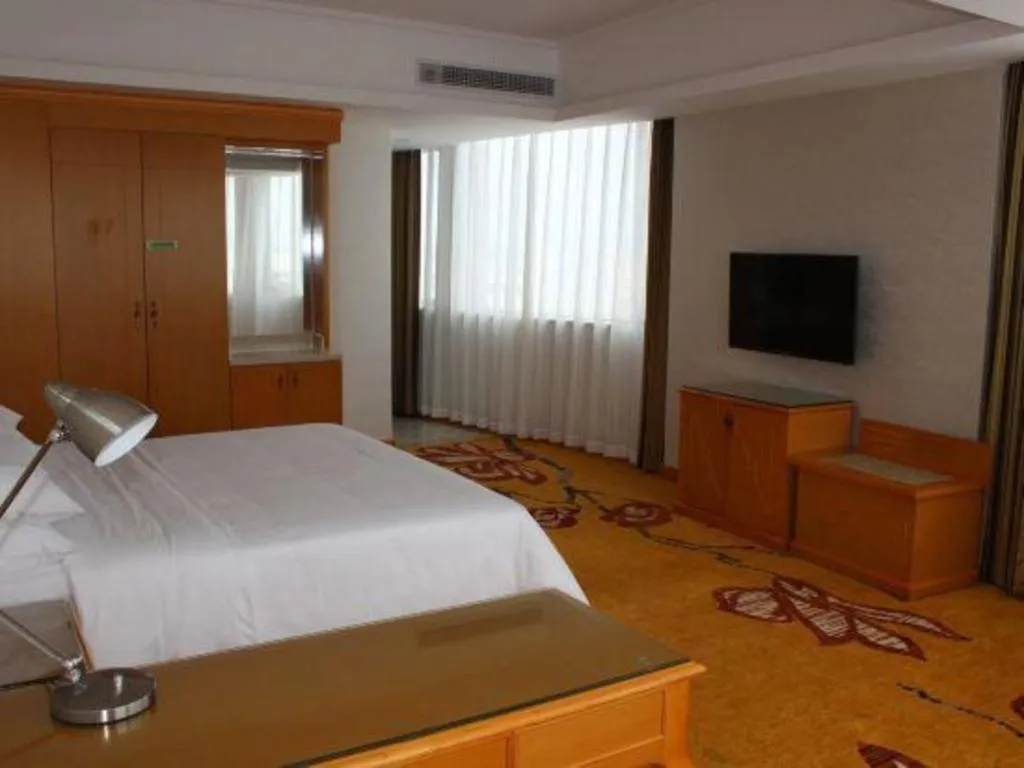 Bed in Vienna Hotel Guangdong Zhaoqing Sihui Center Jade Expo Market