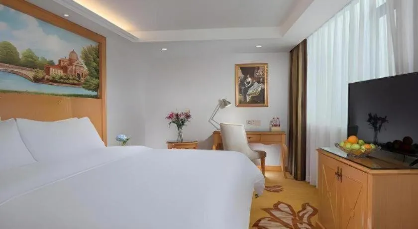 Bed in Vienna Hotel Guangdong Zhaoqing Sihui Center Jade Expo Market