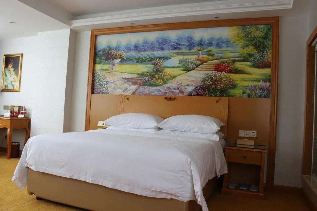 Bed in Vienna Hotel Guangdong Zhaoqing Sihui Center Jade Expo Market