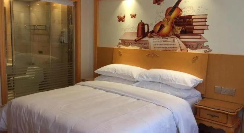 Bed in Vienna Hotel Guangdong Zhaoqing Sihui Tianguangxu