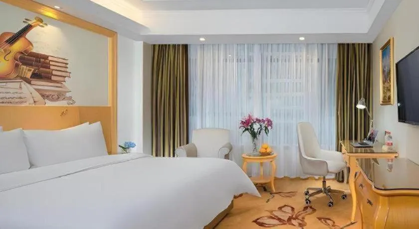Bed in Vienna Hotel Guangdong Zhaoqing Sihui Tianguangxu