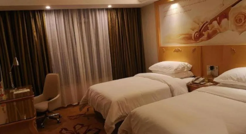 Bed in Vienna Hotel Guangdong Zhaoqing Sihui Tianguangxu