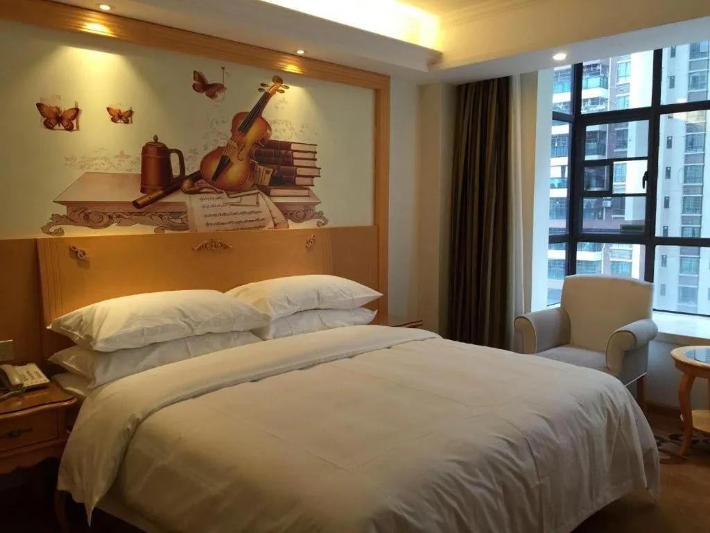 Bed in Vienna Hotel Guangdong Zhaoqing Sihui Tianguangxu