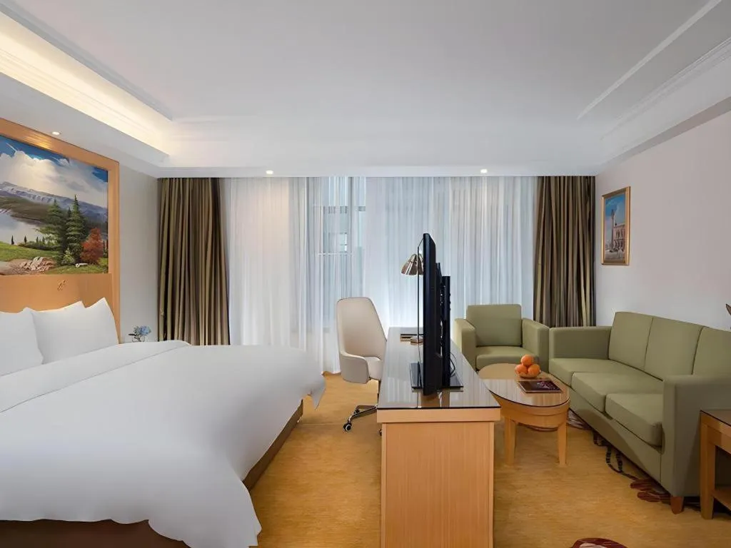 Bed in Vienna Hotel Guangdong Zhaoqing Sihui Tianguangxu