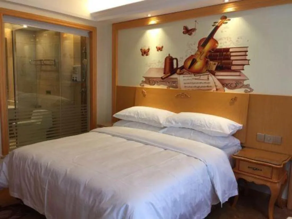 Bed in Vienna Hotel Guangdong Zhaoqing Sihui Tianguangxu