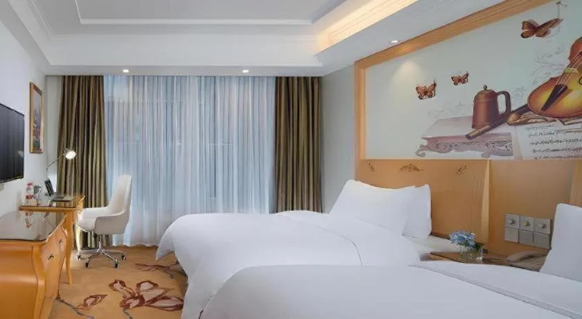 Bed in Vienna Hotel Guangdong Zhaoqing Sihui Tianguangxu