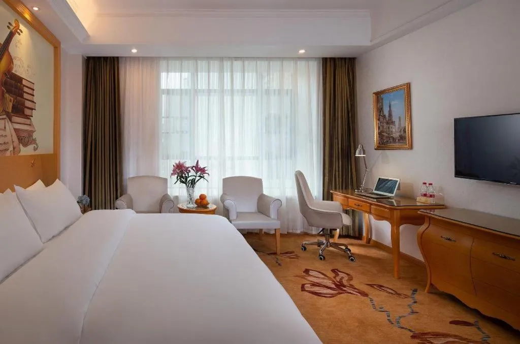 Bed in Vienna Hotel Guangdong Zhaoqing Sihui Tianguangxu