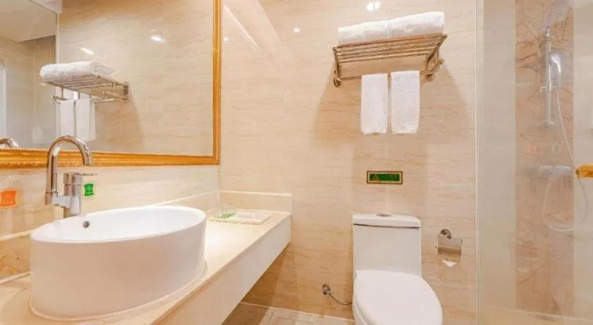 Vienna Hotel Guangdong Shantou South Bus Station