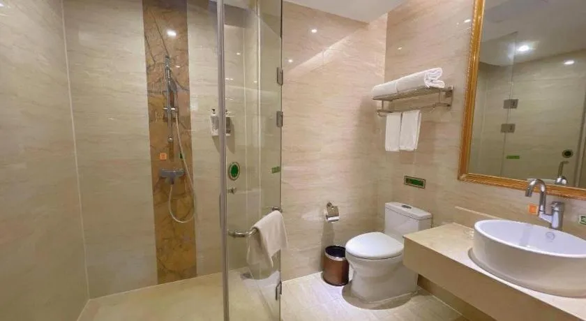 Vienna Hotel Guangdong Shantou South Bus Station