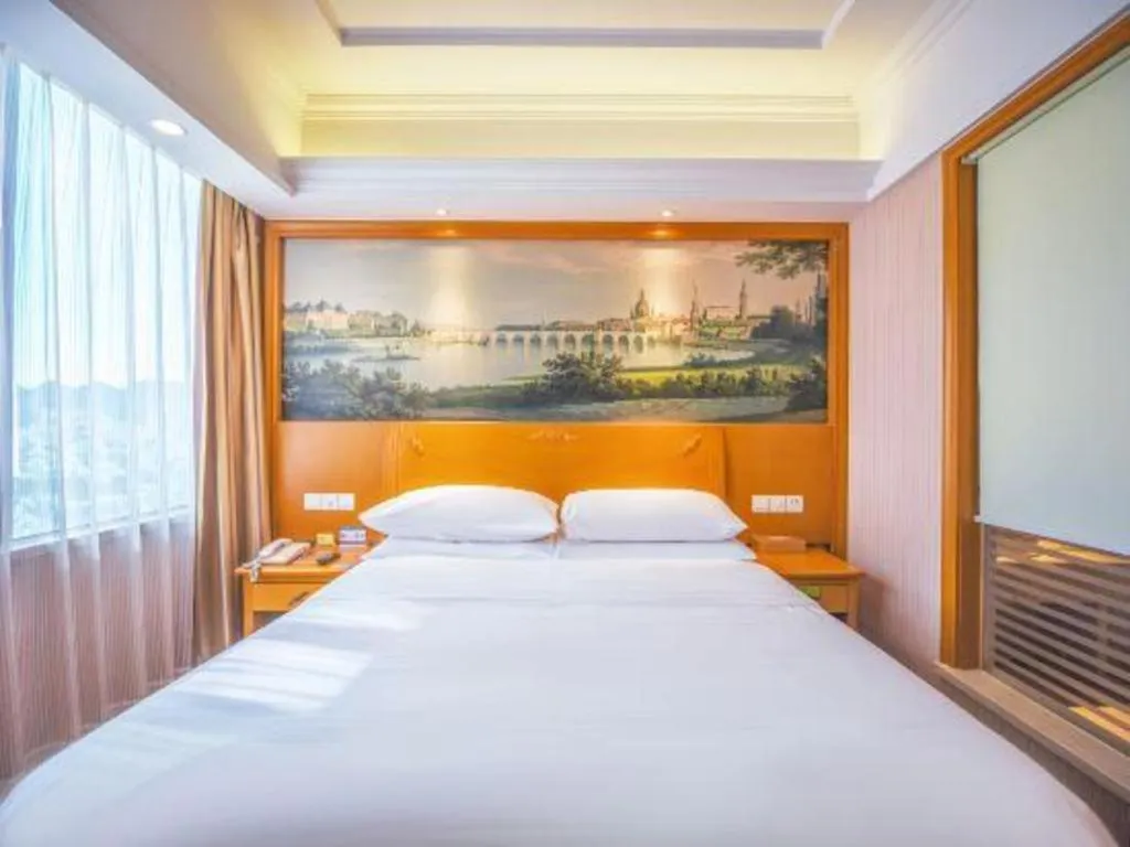 Bed in Vienna Hotel Shanghai Songjiang Market Miaoqian Street