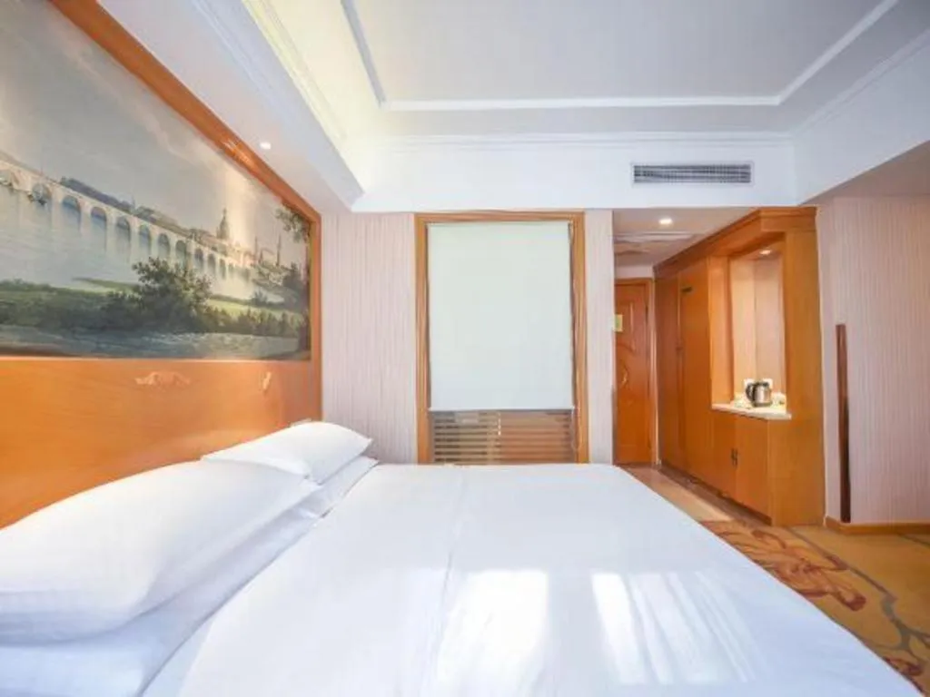 Bed in Vienna Hotel Shanghai Songjiang Market Miaoqian Street