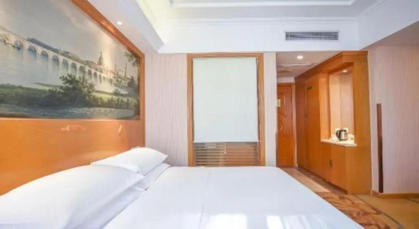 Bed in Vienna Hotel Shanghai Songjiang Market Miaoqian Street