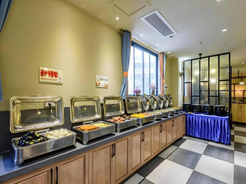 Vienna Hotel Nanning Anji Wanda 33rd Middle School Metro Station