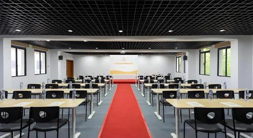 Vienna Hotel Wuhan Guobo Jiangang Metro Station