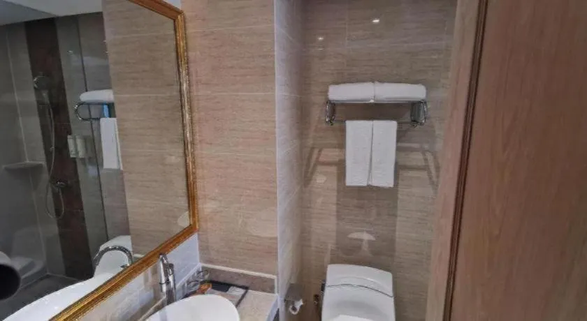 Vienna Hotel Wuhan Guobo Jiangang Metro Station